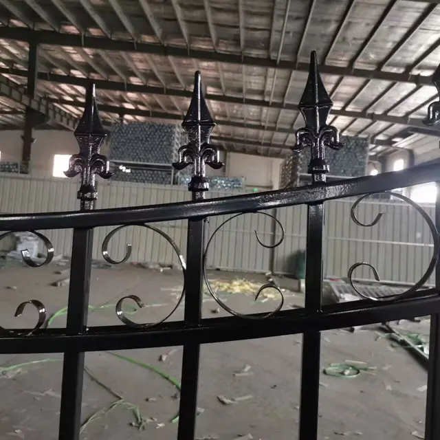 تصميم البوابة الرئيسية المخصصة سياج حديد وبوابات معدنية مقطوعة بالليزر سياج حديقة من الحديد المطاوع للحديقة