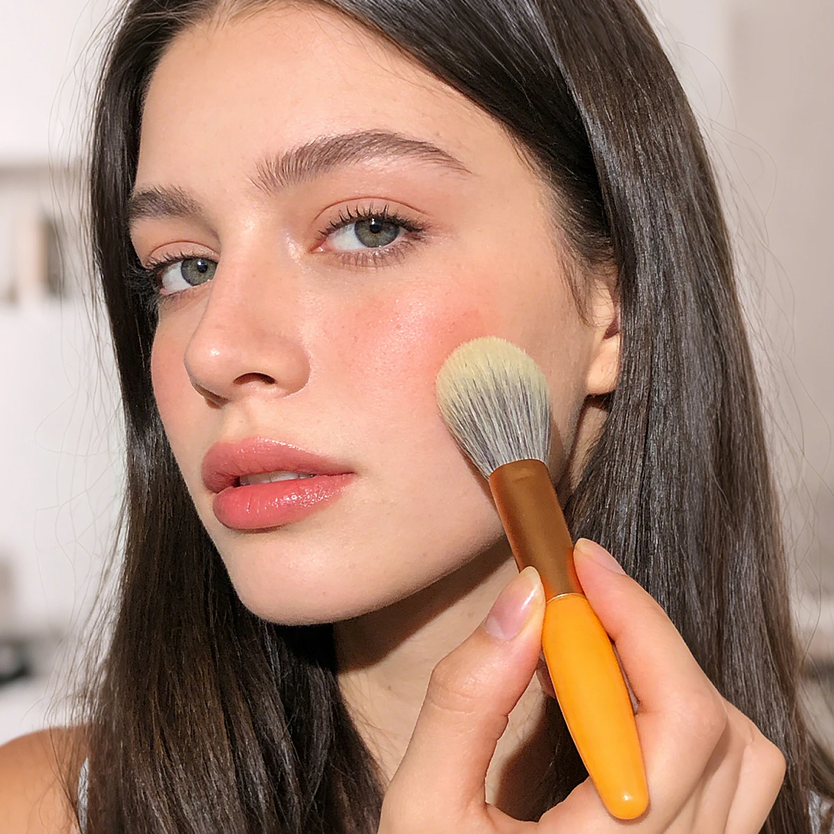 ชุดแปรงแต่งหน้าแบบพกพา 8 ชิ้น - แปรงแป้งขนาดเล็ก แปรงอายแชโดว์ แปรงคอนซีลเลอร์ + ฟองน้ำขนาดเล็กแบบนุ่ม