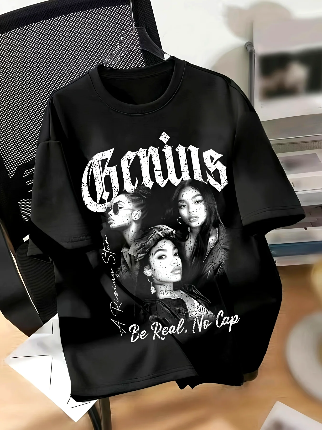 

Женская повседневная футболка с портретным принтом, трикотаж из полиэстера, круглый вырез, стандартный крой — все сезоны