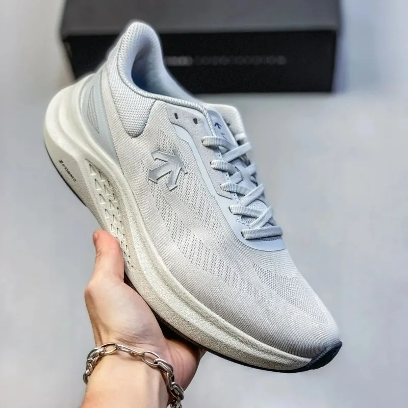 

2025 New Running Shoes Unisex Luxury Brand Walking Jogging Shoe Couples Designer Sports and Leisure Shoes Mens Womens