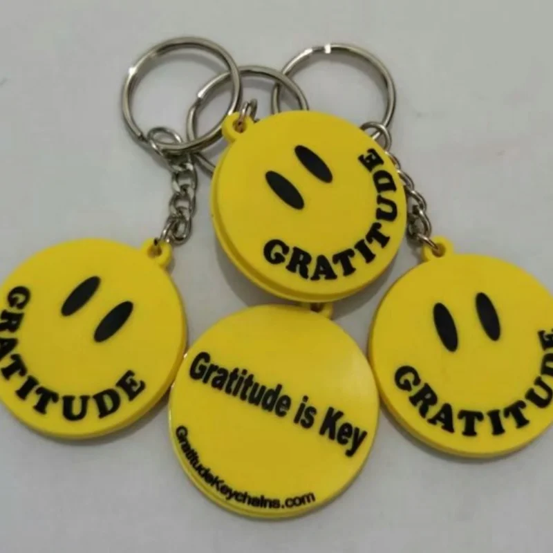 Corrente chave personalizada do PVC com cara do sorriso, amarelo