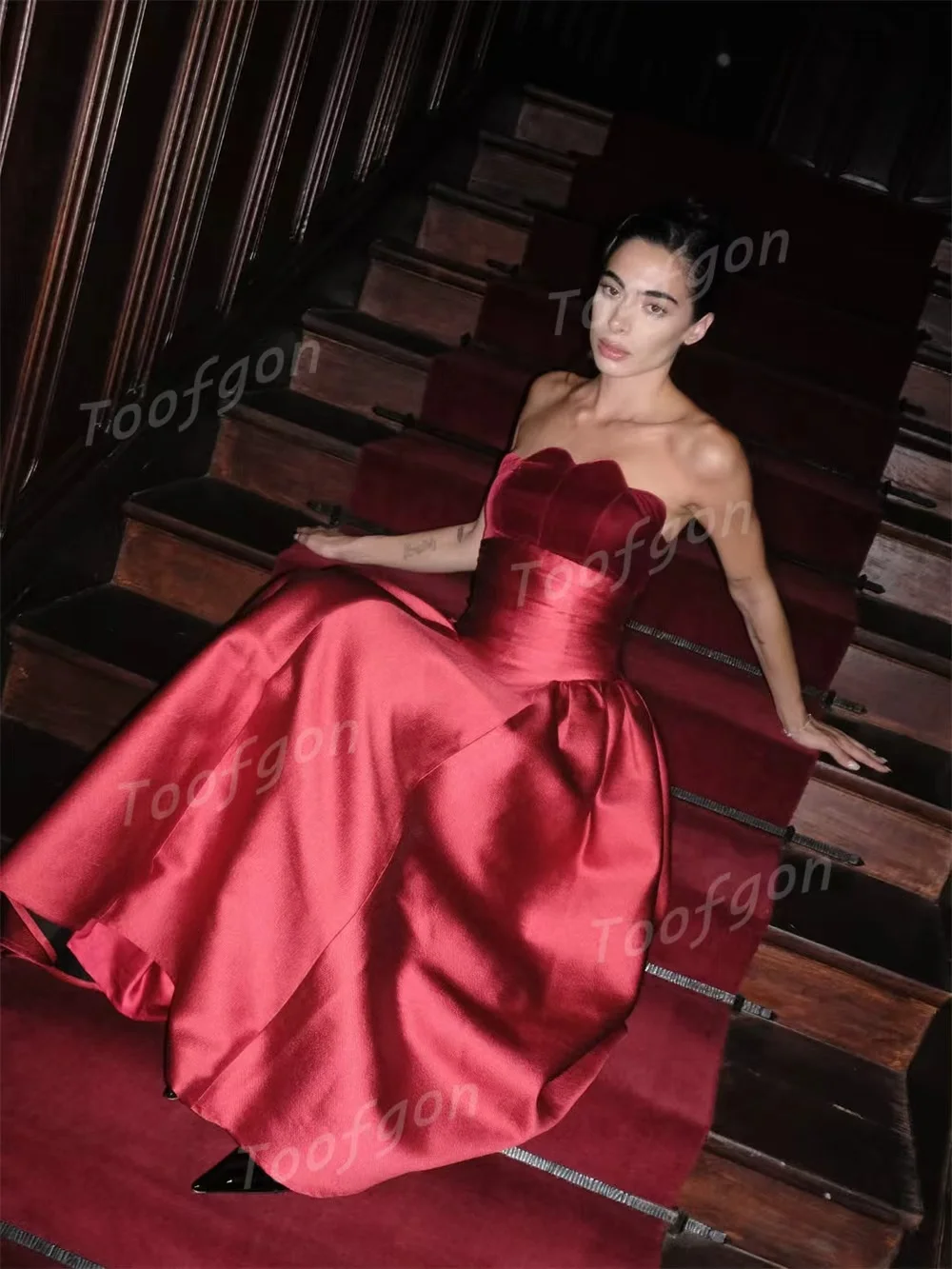 Toofgon الأحمر المخملية الساتان مخصص ألف خط ثوب مسائي المرأة حفلة رسمية فساتين لحضور الحفلات الموسيقية بدون حمالات بلا أكمام فستان عيد ميلاد 2026 #3