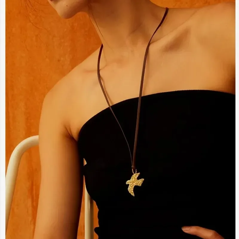 European and American simple hammer-pattern seagull necklace autumn and winter light luxury high-end pendant leather rope