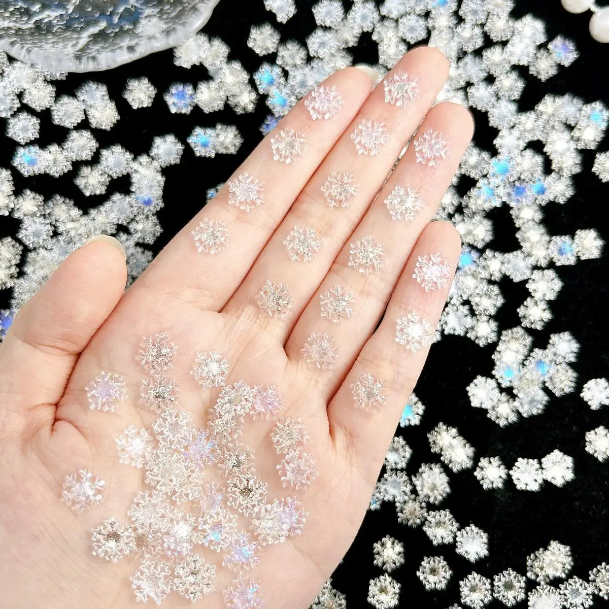

60PCS Minimalist Creative Hexagonal Snowflake Nail Art Decorations 3D Transparent Gold Silver Snowflake Resin Nail Charms DIY