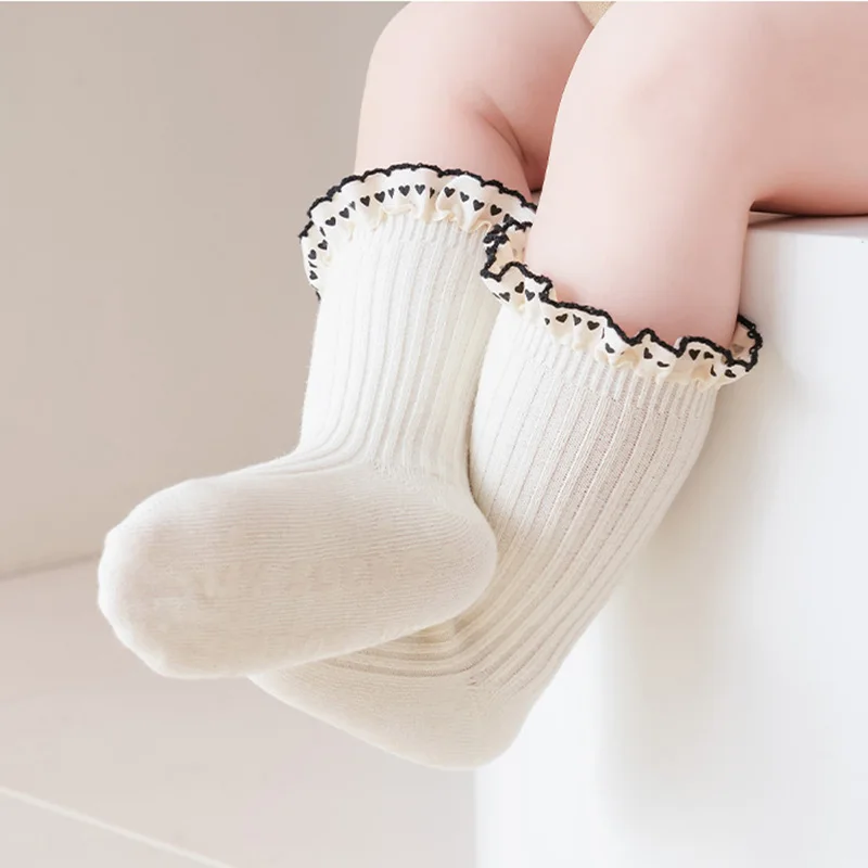 Calcetines de algodón peinado para niñas, medias de princesa con encaje de corazón, antideslizantes, accesorios para niños pequeños de 0 a 3 años, otoño