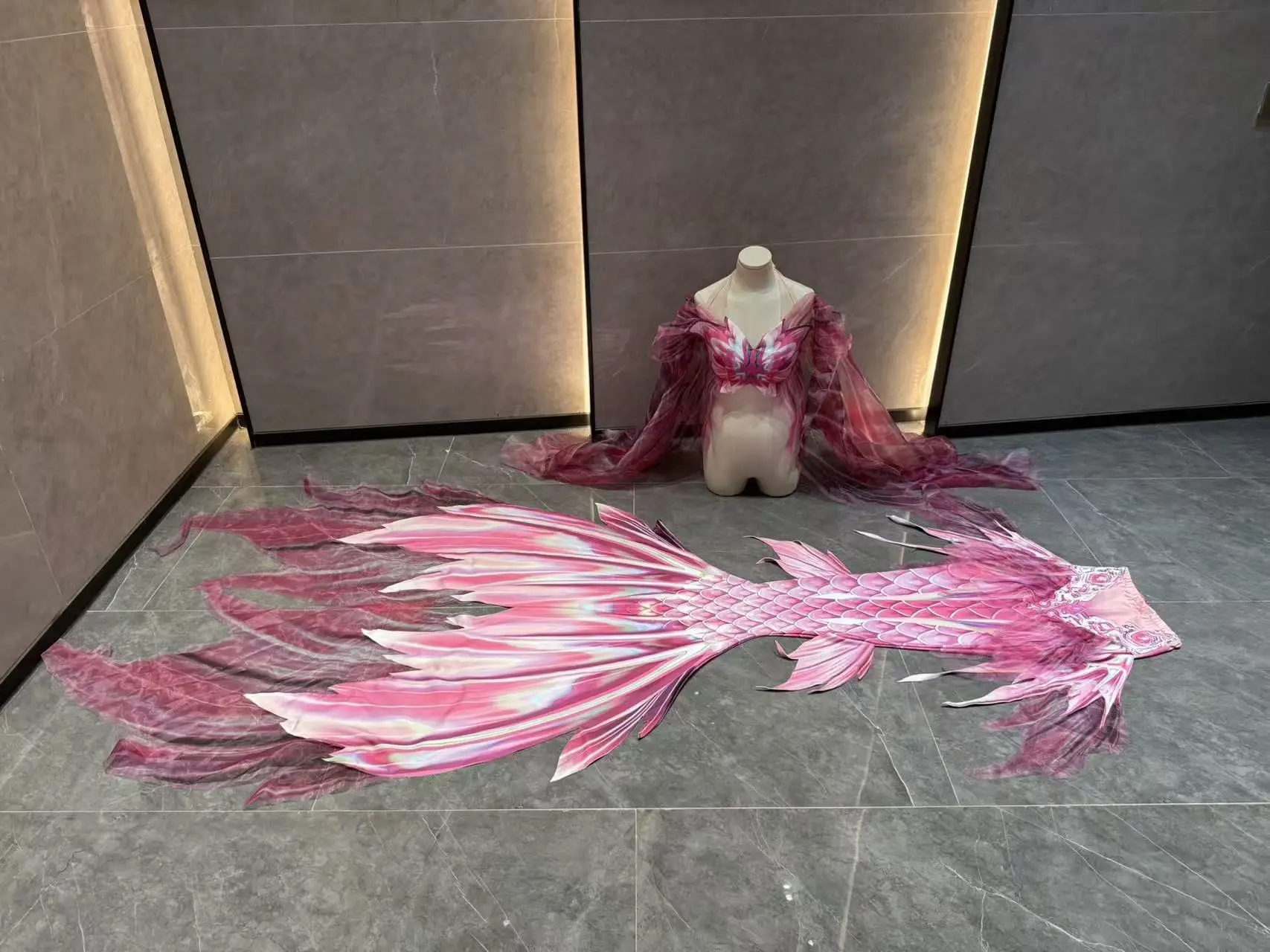 

Colorful Koi, Mermaid Tail, Large Tail, Ocean Aquarium, Mermaid Performance Dress, Swimsuit Customizable Size