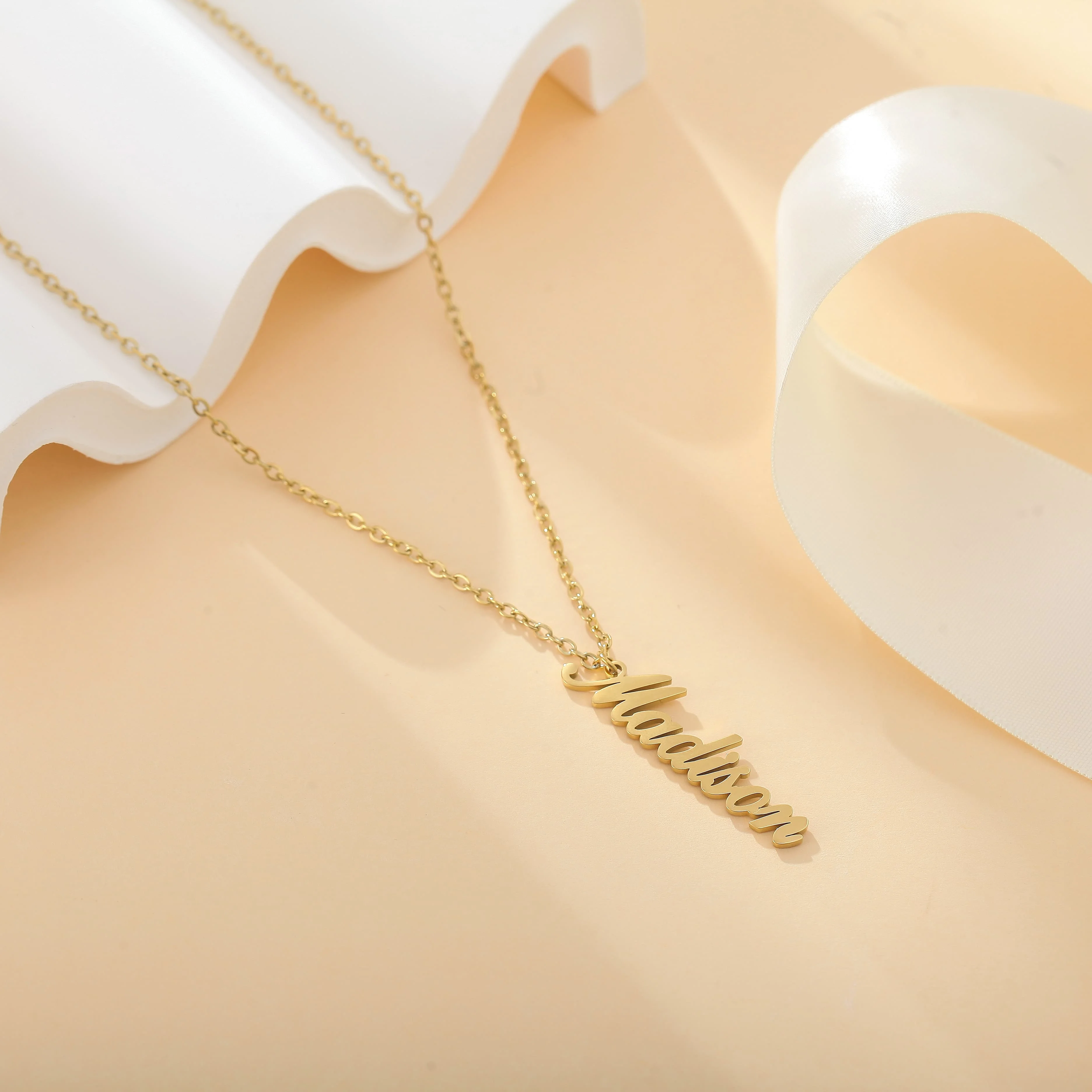 Minimalist Vertical Name Necklace Everyday Name Pendant Custom Dropshipping Nameplate Jewelry Gift for Her