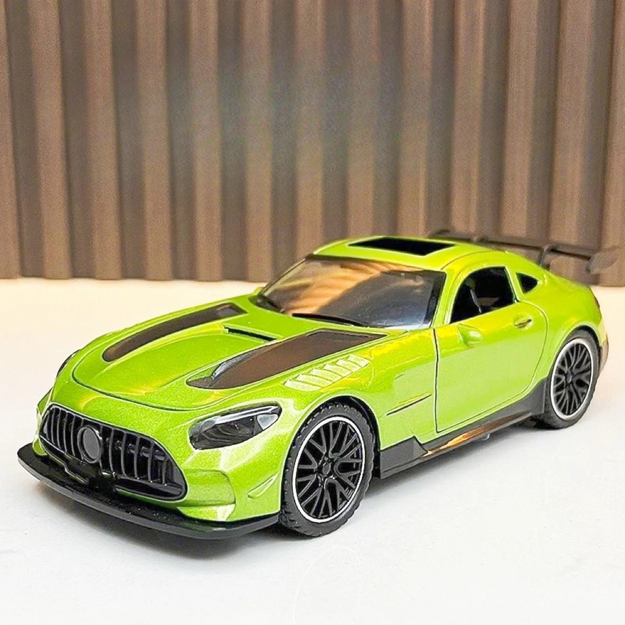 لعبة سيارة للأولاد مصنوعة من خليط معدني، لعبة سيارة رياضية واقعية للسباق، وظيفة التراجع للأطفال