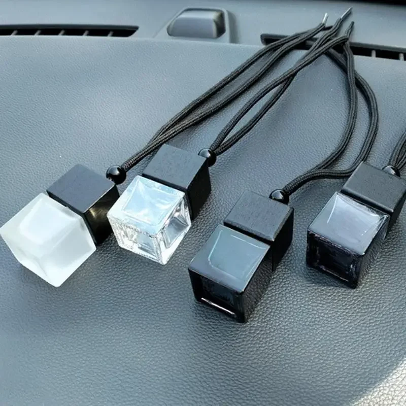 1 pz copertura nera quadrata in vetro profumo per auto bottiglia vuota pendente per auto montato profumo pendente diffusore di olio profumato interni auto