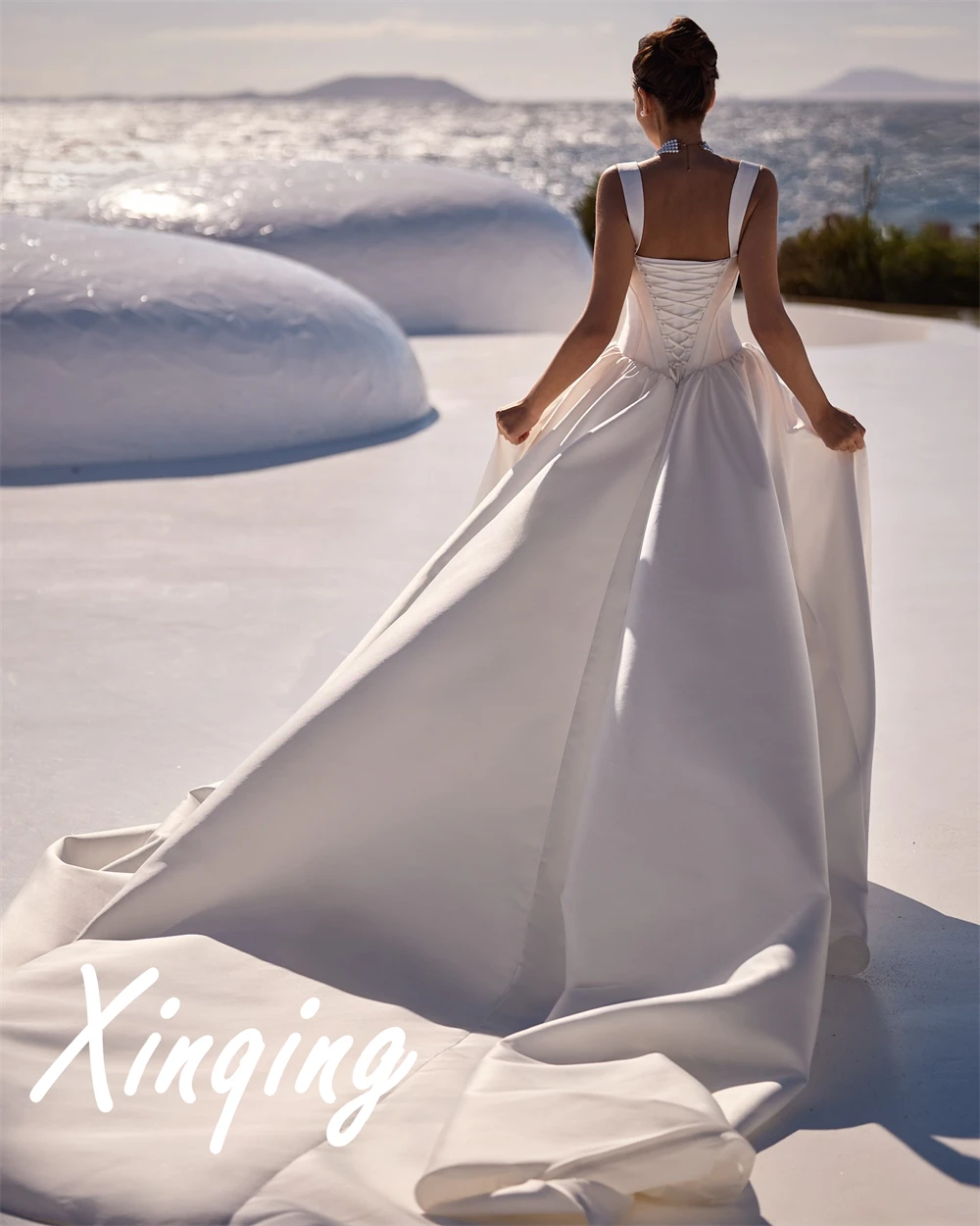 Abiti da sposa classici personalizzati in raso per donna Abiti da sposa senza spalline con lacci sul retro Abiti da sposa con perle affascinanti