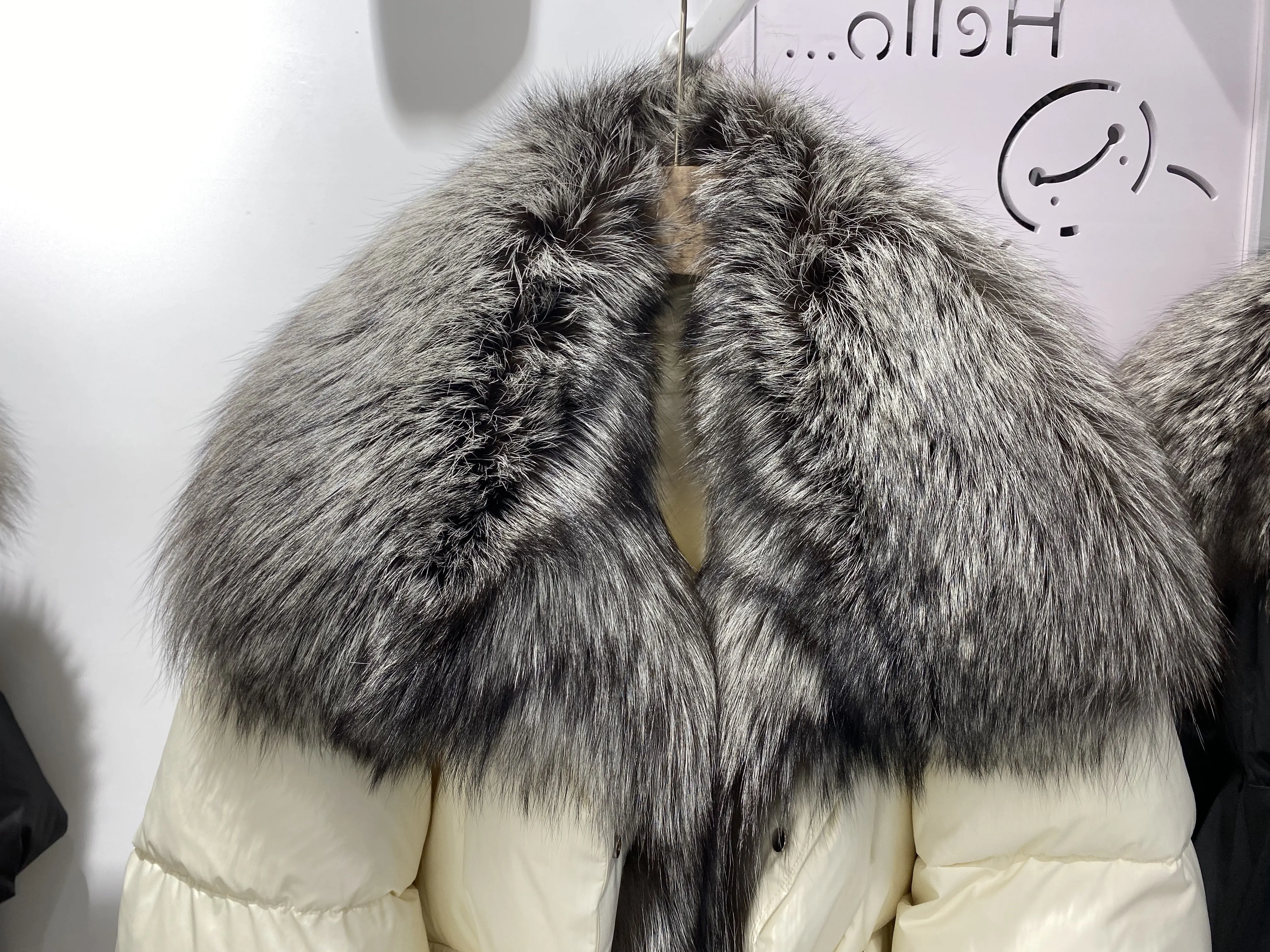 2026 Winter Real Fox Fur Collar White Duck Down Padded Down Jacket Regular Fashion Warm Big Fur Collar Women's Coat