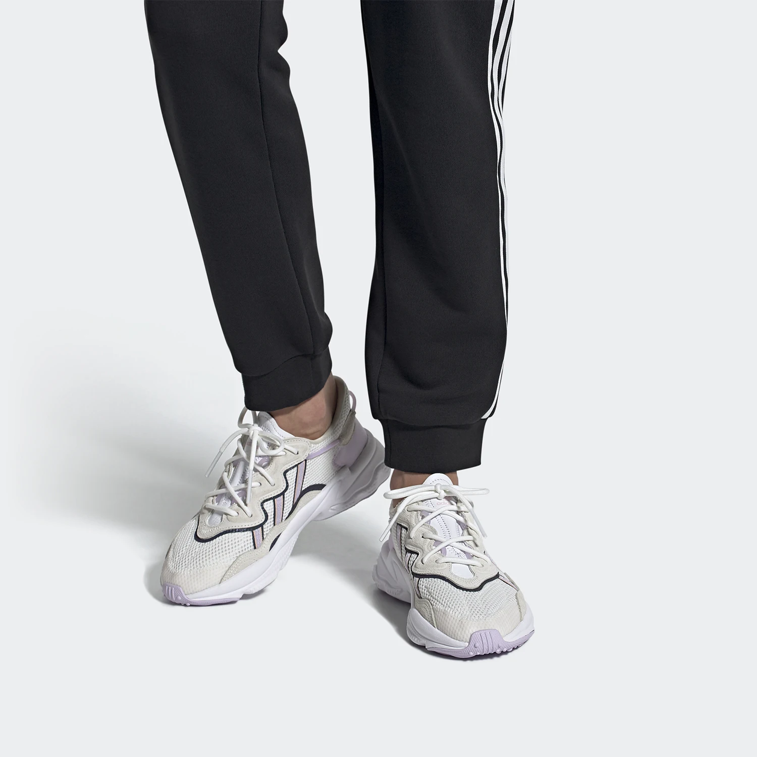 

Adidas genuine clover women's low cut sports lightweight dad shoes FY3129