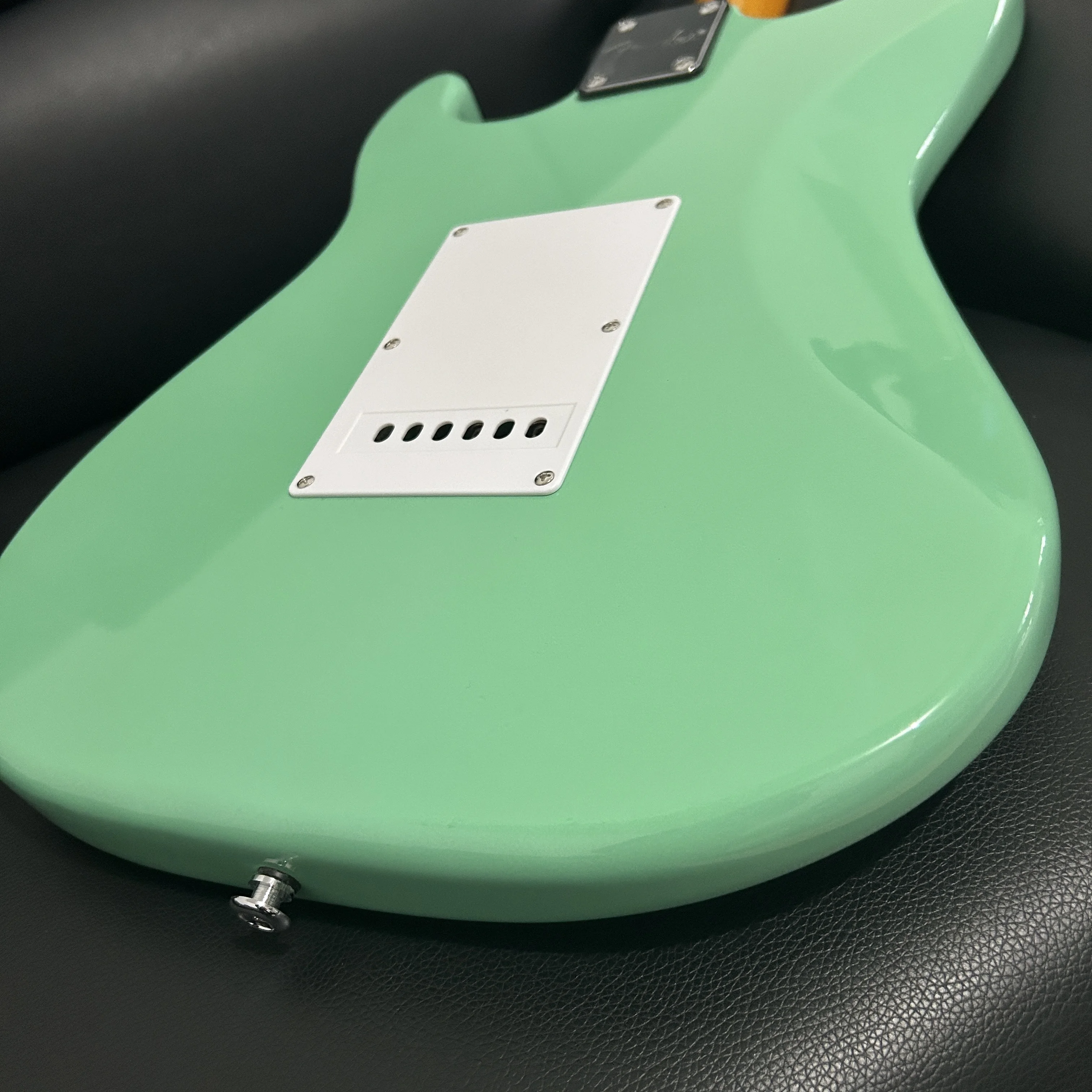 Vintage，Player Stratocaster HSH Sea Foam Green Maple，High quality electric guitar，6 strings，right hand,in stock,made in china