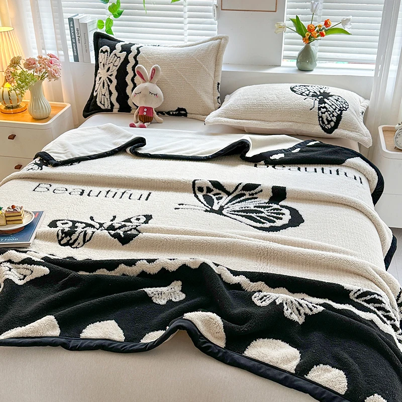 

Premium Lightweight Queen King Bed Blanket Soft Throw Blanket Super Flannel Fleece Blanket All Season Use