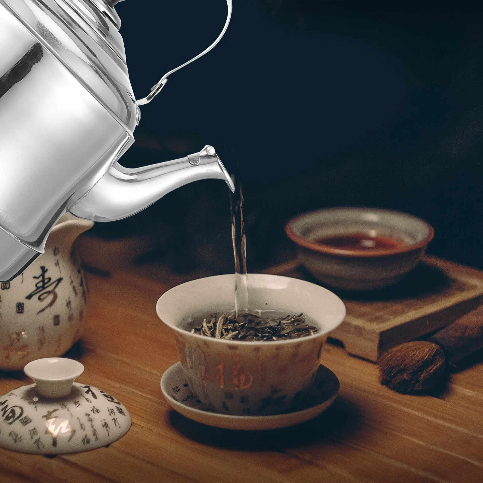 

2L Stainless Steel Whistling Teapot Heat-Resistant Stovetop Kettle for Gas Stoves Silver Kettle