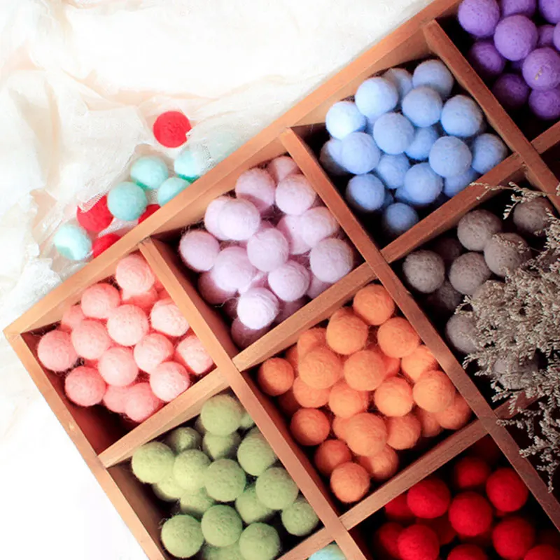 10Pcs/bag 2cm Round Wool Felt Balls Pom Poms Faux Fur Pompom Ball DIY Kids Toys Sewing Craft Accessory Wedding Christmas Decor