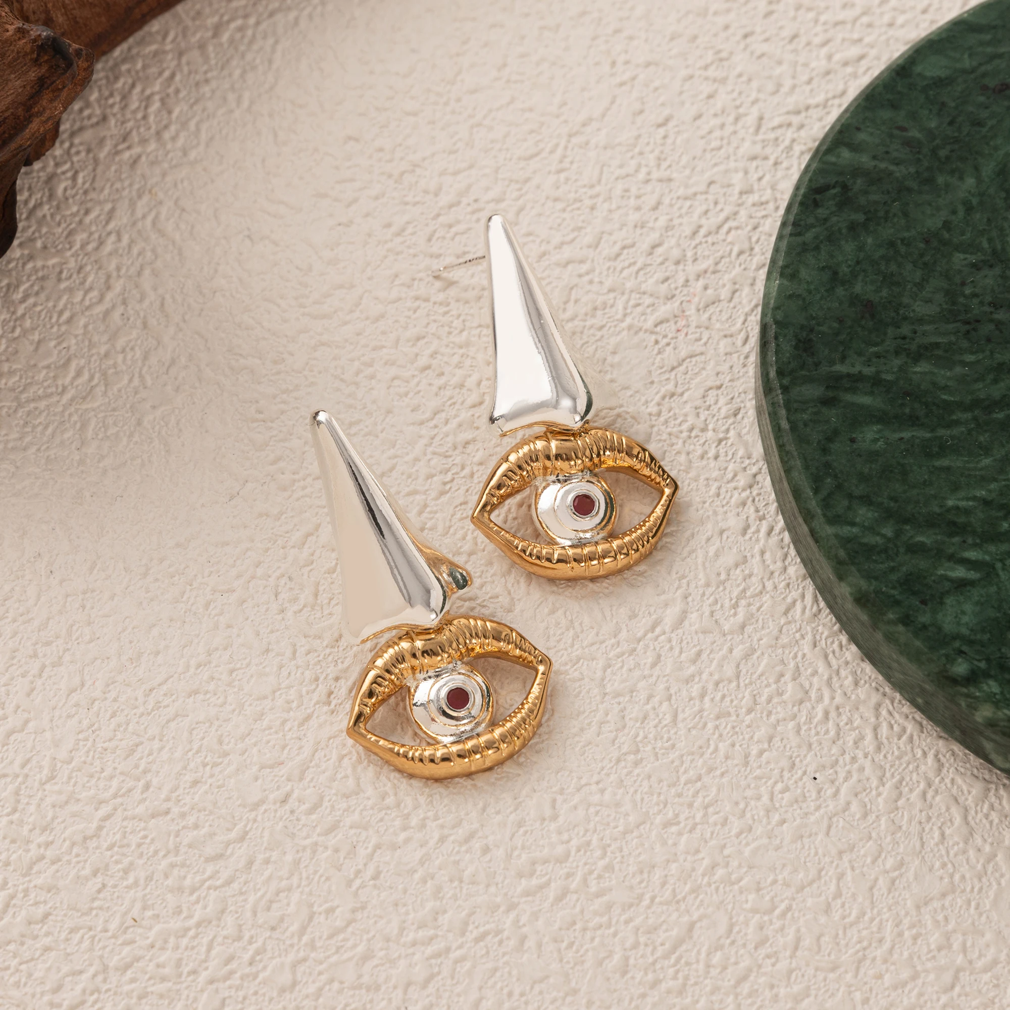 

Retro style abstract facial features series nose eye pendant portrait earrings jewelry for women