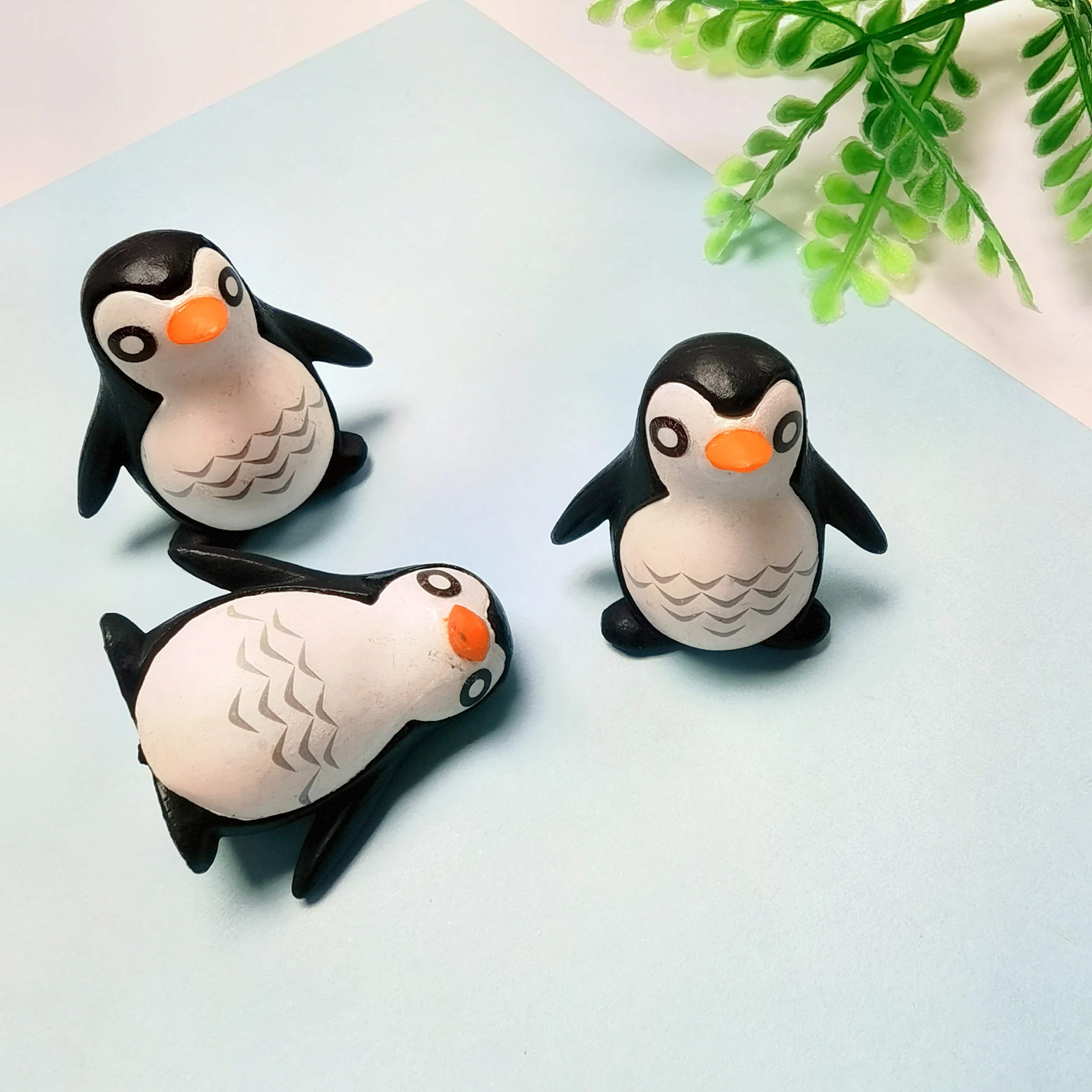 Adorable Miniatura de Pingüino - Bonsai Garden House reseña y precio