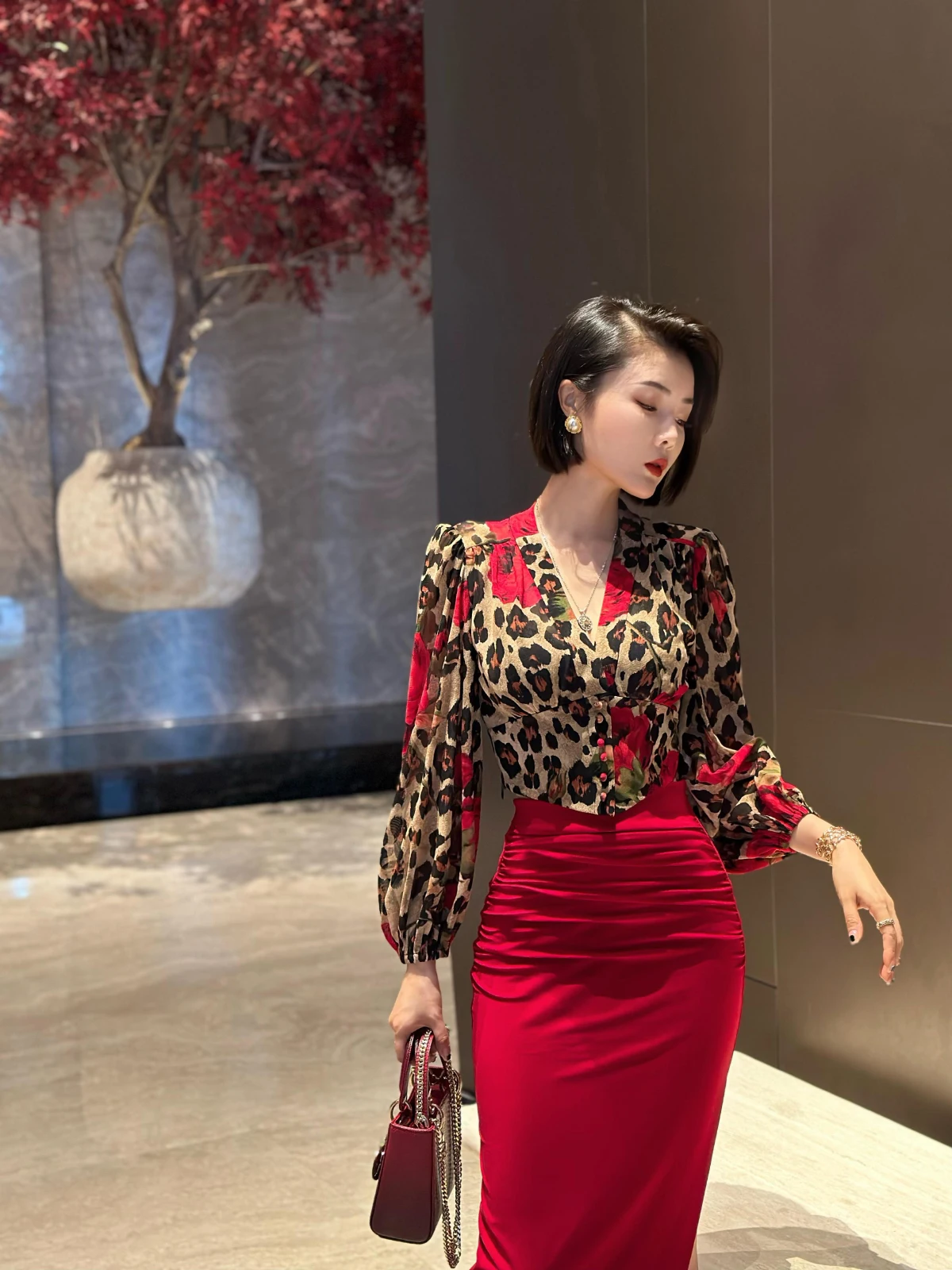 

XULU оригинальный летний леопардовый топ Rose Me Hong Kong Sle с ретро-принтом Long Sve Faionable V-образным вырезом, высококачественный сенсационный топ