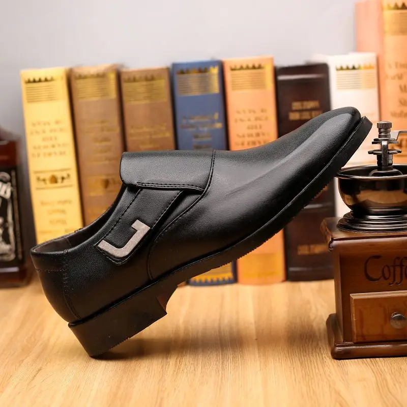 

Деловая мужская официальная обувь для молодых, однотонная, весенне-осенняя, новый офисный костюм из воловьей кожи, стиль 2025 года, 39, итальянская вечерняя мужская обувь для вечеринок