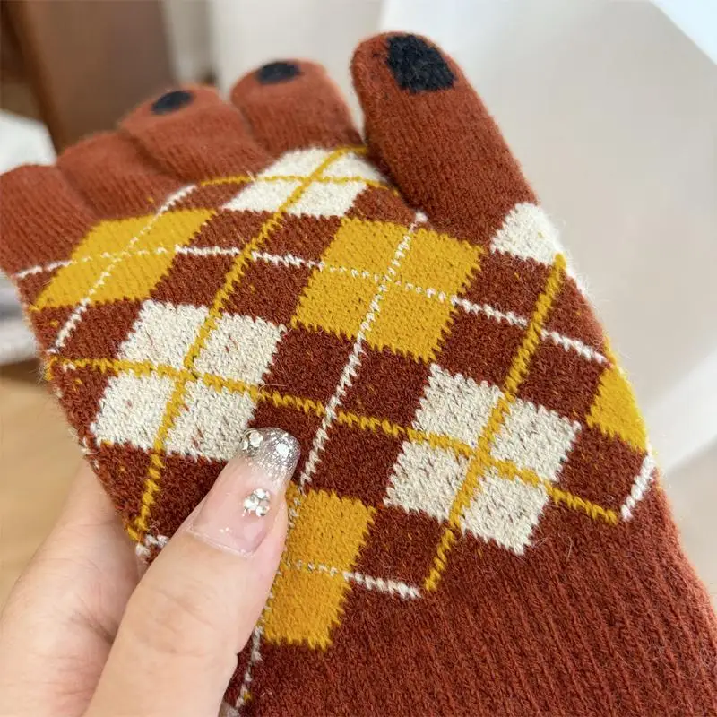 1 Paar Touchscreen-Handschuhe mit dickem Karomuster, Winterhandschuhe für Erwachsene, Männer und Frauen, Studenten, mit geteilten Fingern, zum Warmhalten beim Reiten, niedliches Paar – Detail 7