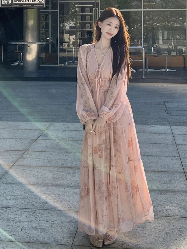 

Элегантное женское макси-платье с цветочным принтом, осеннее, с завышенной талией, А-силуэт, скрывающее живот, для фигуры типа «груша», больших размеров