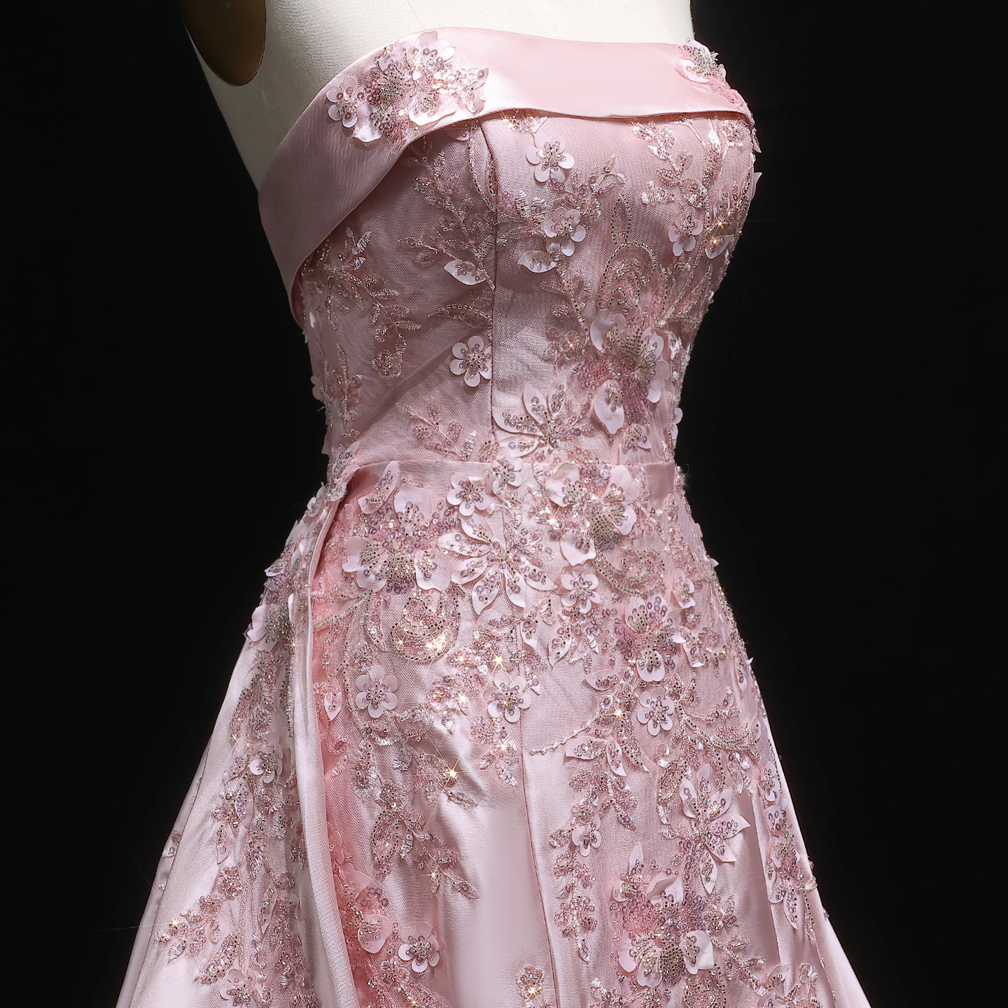 Sharon Said Plus Size Rosa Trägerloses Satin-Abendkleid mit Blumenapplikationen, Rückenfreies Ballkleid, Formelles Partykleid XD067 Maßanfertigung – Detail 11