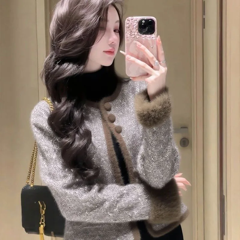 

Корейский женский вязаный кардиган с отделкой, новинка 2026 года, зимний, элегантный, из блестящей пряжи, с круглым вырезом, на одной пуговице, укороченный жакет