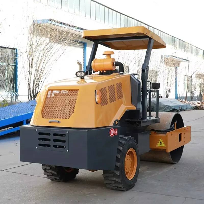 Hot Sale Low Fuel Concrete Road Roller 4 Ton 6 Ton Compactor Vibratory Ride on Road Roller Price