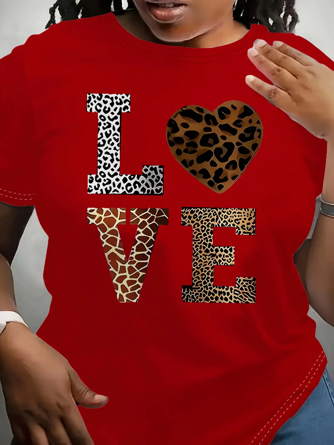 Motivo LOVE con stampa animalier taglie forti - Indumento alla moda elegante e grazioso