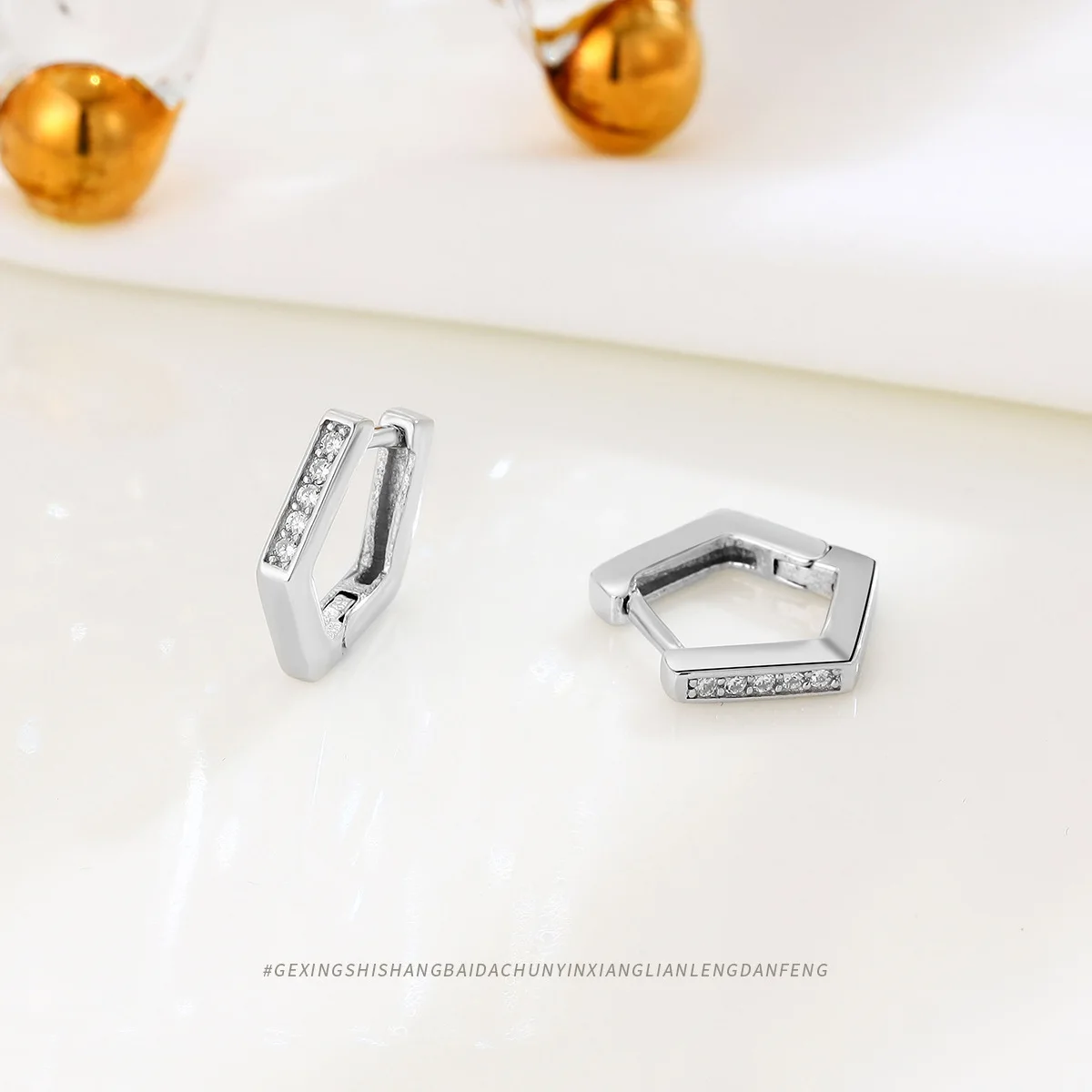 

Unique s925 Silver Stud Earrings with Diamond-Encrusted Geometric Pentagonal Design