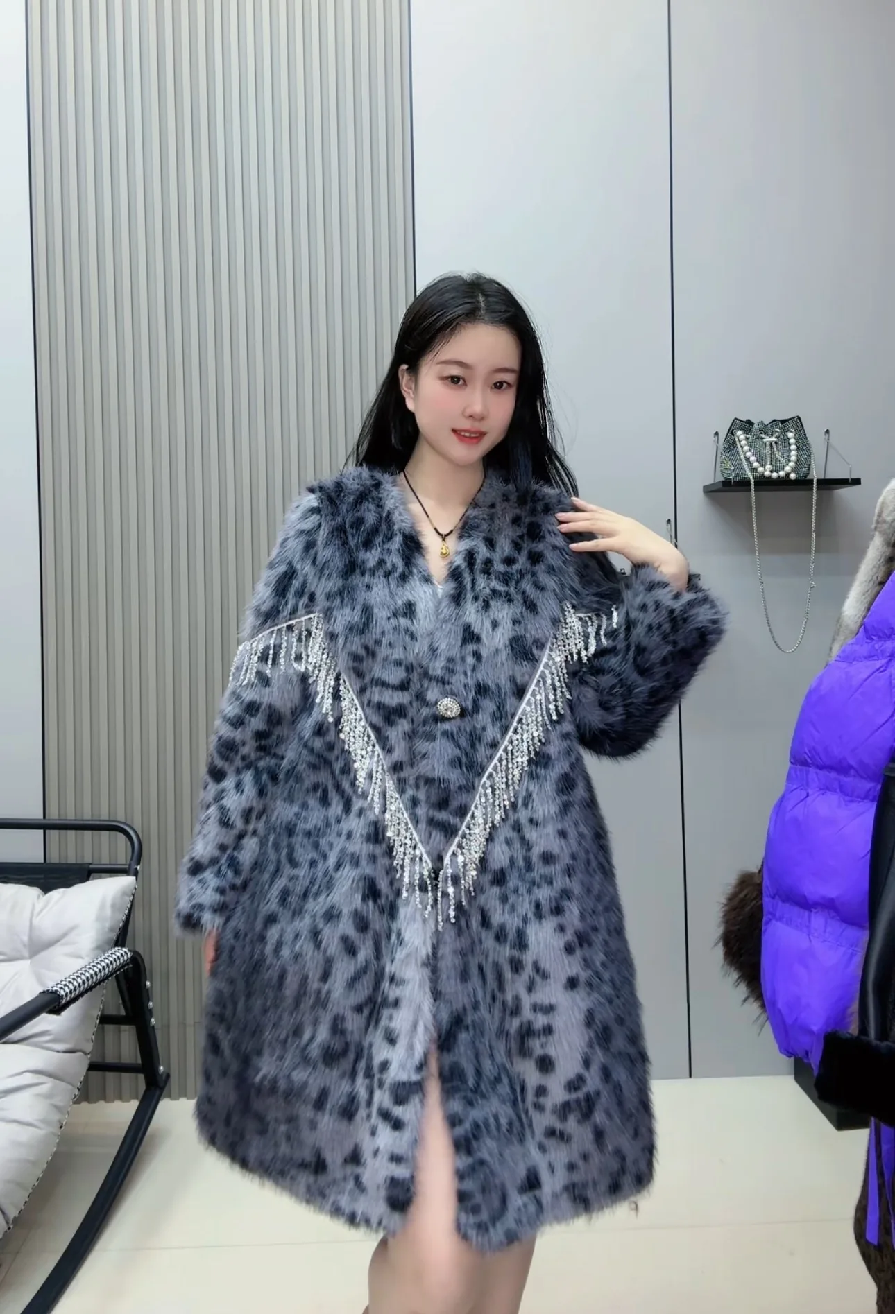 2025, Winter Neue Leopard Print Pelz Mäntel Mode Schwere Handwerk Quaste Verdickt Warme Luxuriöse Flauschigen Mantel Weiblichen Langen Pelzmantel