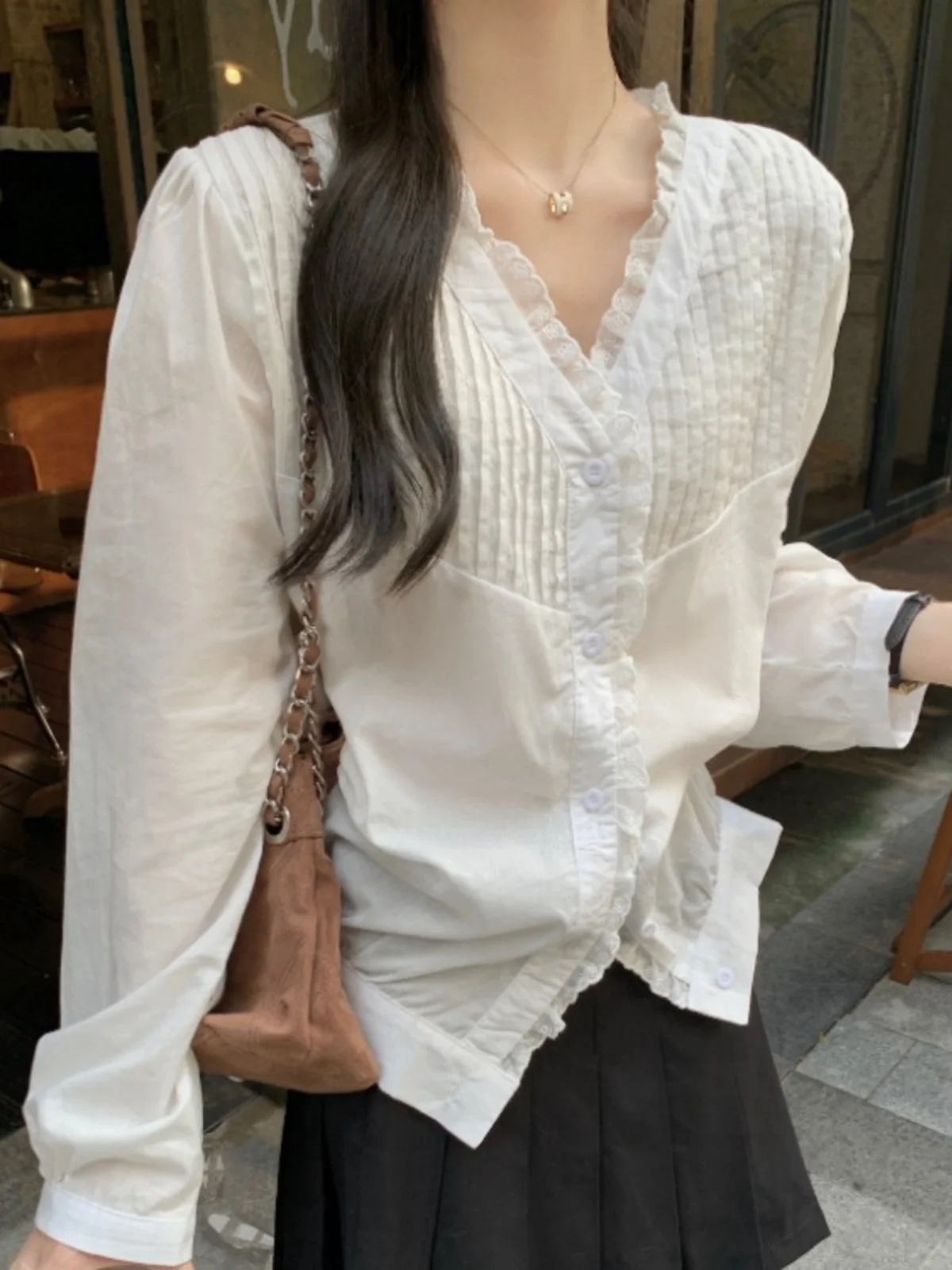 

Белая кружевная отделка V-Ne Women's irt Korean Sle Fre Autumn New Loose Fit Long Sve ort Length Pure Color Button Closure