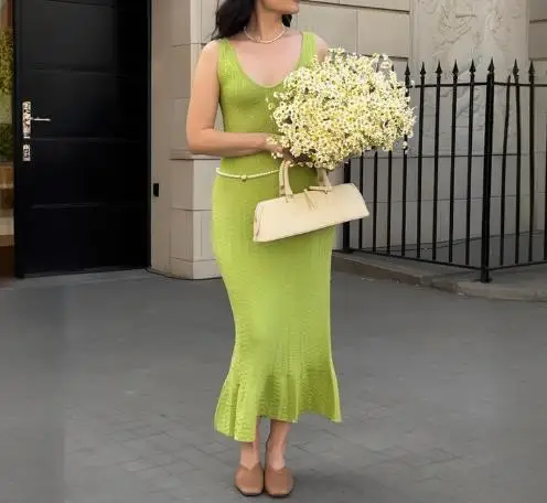 Robe sans manches, couleur unie, col en U, coupe cintrée, près de la taille, nouveau Style pour femmes, automne 2025