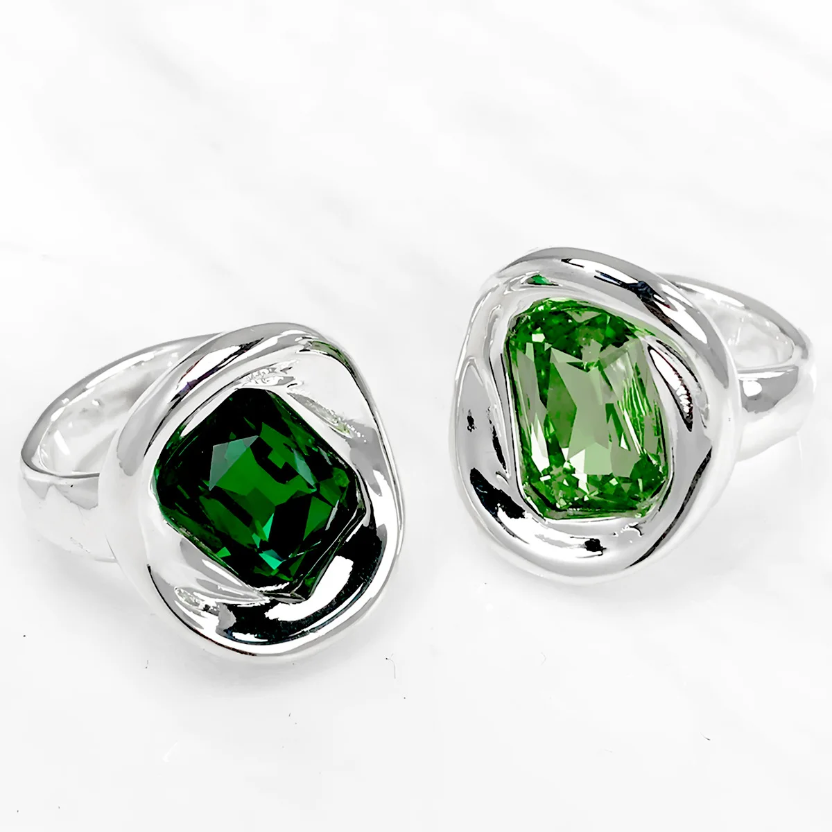 

New Retro Rectangle Crystal Ring - A Delicate Gift for Women - Trendy and Elegant for Europe and America
