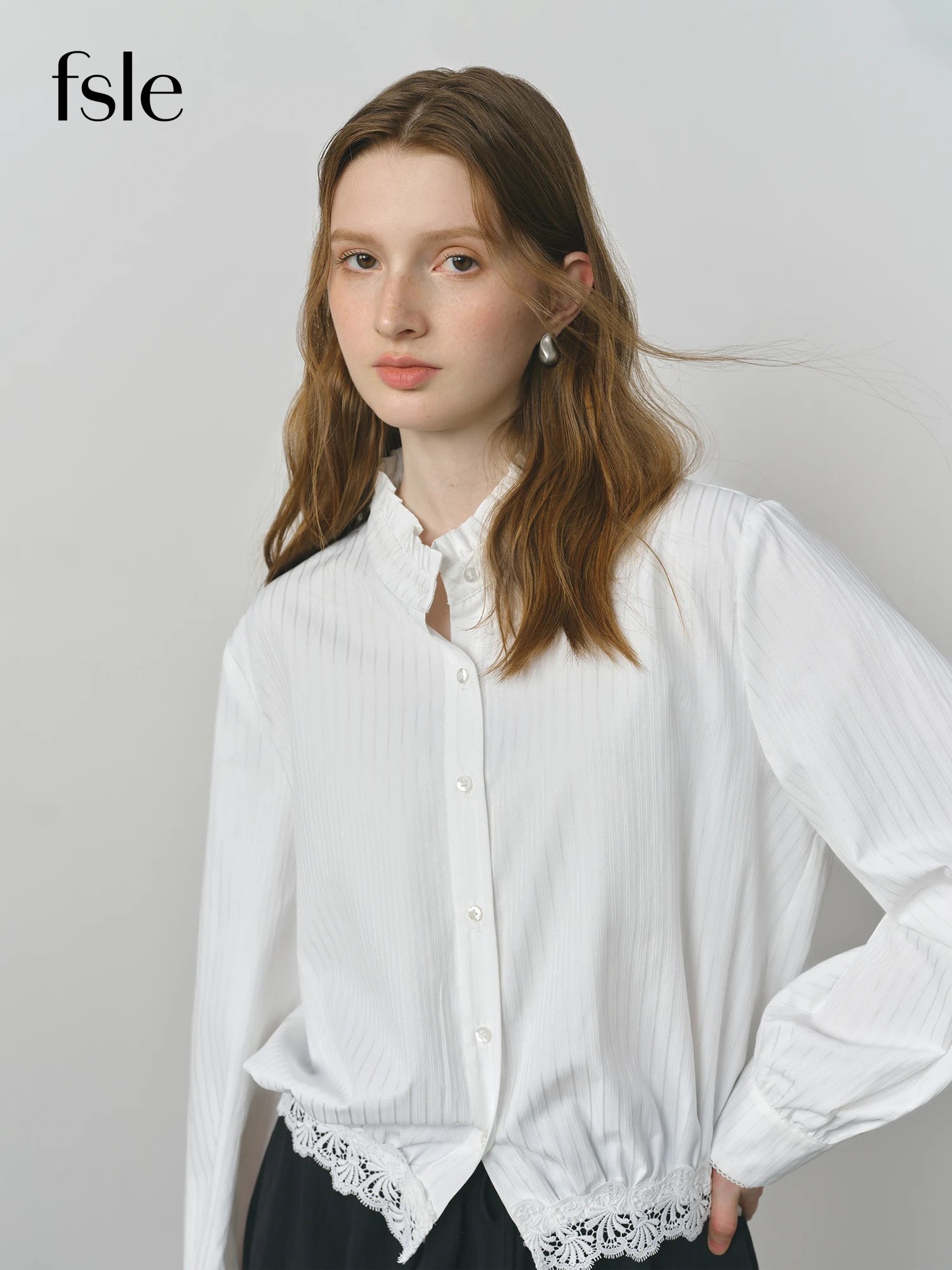 

FSLE White Sweet Lace Stitching Shirt Women Autumn 2025 New Long-sleeved Stand-up Collar White Shirt 25FS13180