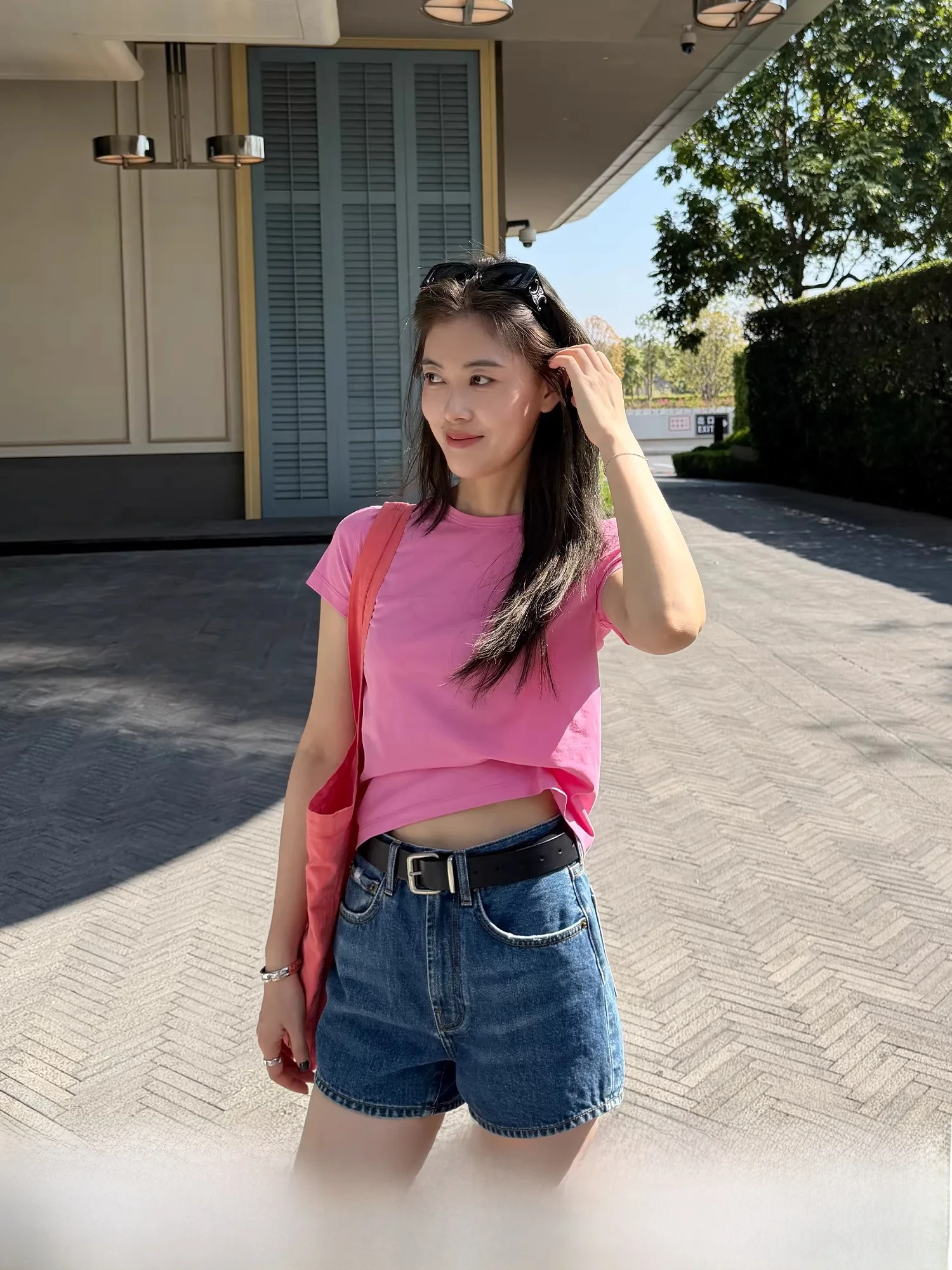 

Женский хлопковый топ Yang Xiaoyao Honey T-irt с коротким рукавом, приталенный крой, классический, 4 цвета, универсальный, повседневный, весенняя новинка