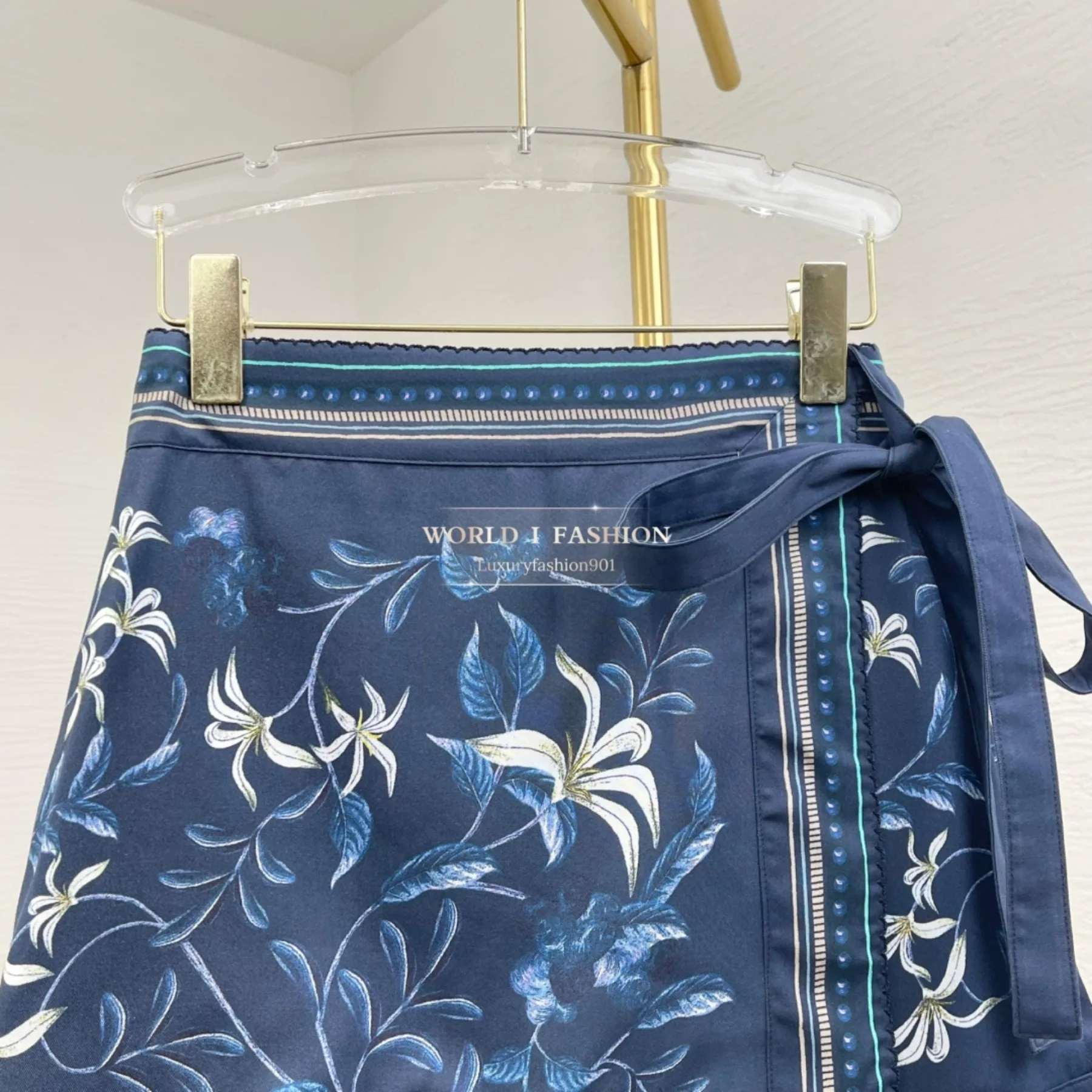 Pakaian Wanita Rok Mini Motif Bunga Biru Hitam