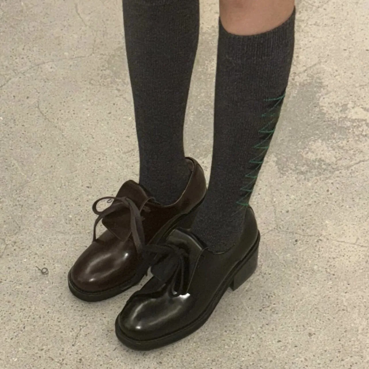 

Женские кожаные туфли дерби на платформе со шнуровкой, массивной подошвой и бантом, для офиса, повседневной носки, неподвластные времени, в стиле преппи