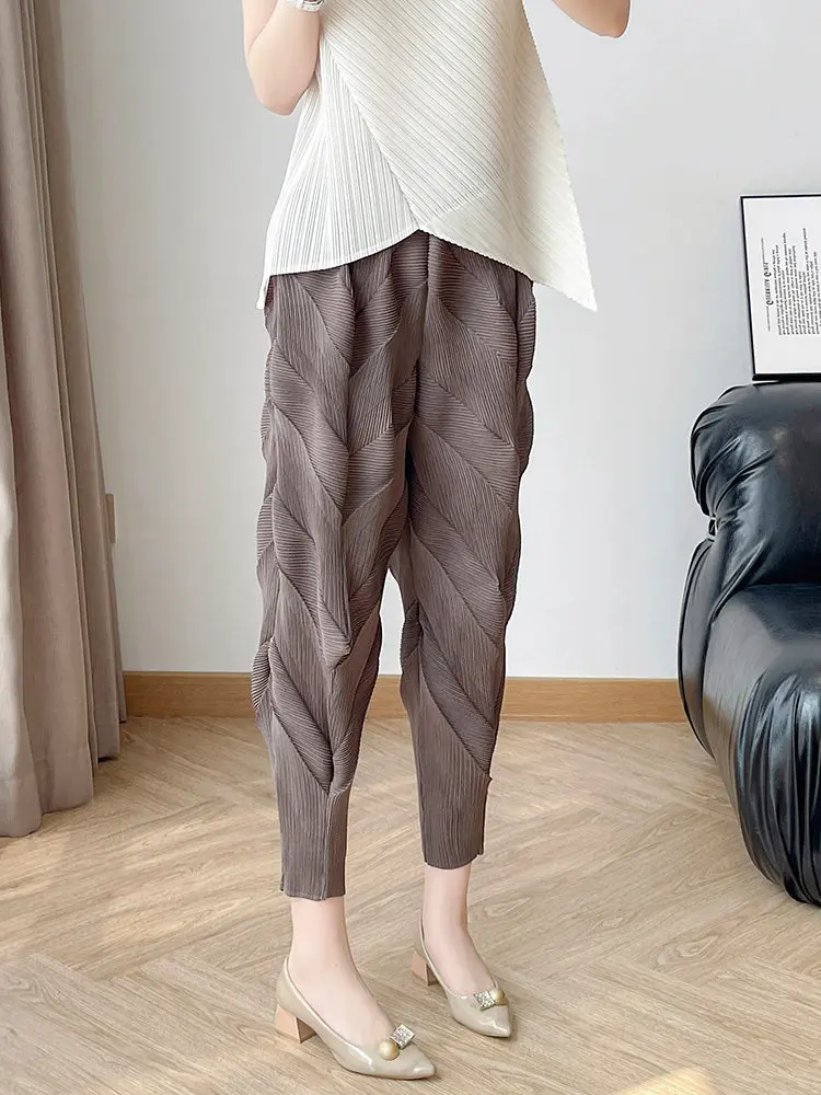 

Miyake Style Pleated Pants Nine-point Pants 2026 Summer New High-waisted Slimming Temperament Versatile Stretch Leggings Trendy