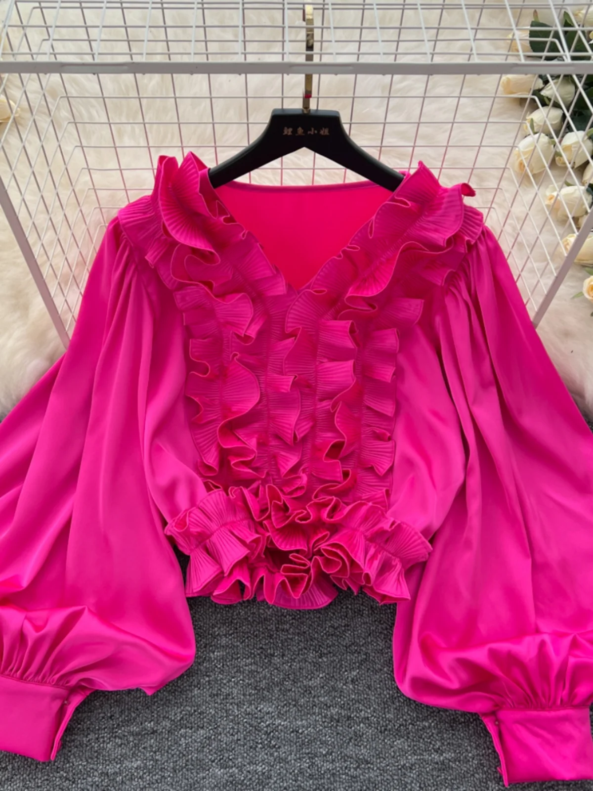 

Autumn Pleated Top With Ruffles Short Shirt Crop Top V-Neck Puff Sleeve Blouse White Sexy And Elegant Women'S Blouses Camicia