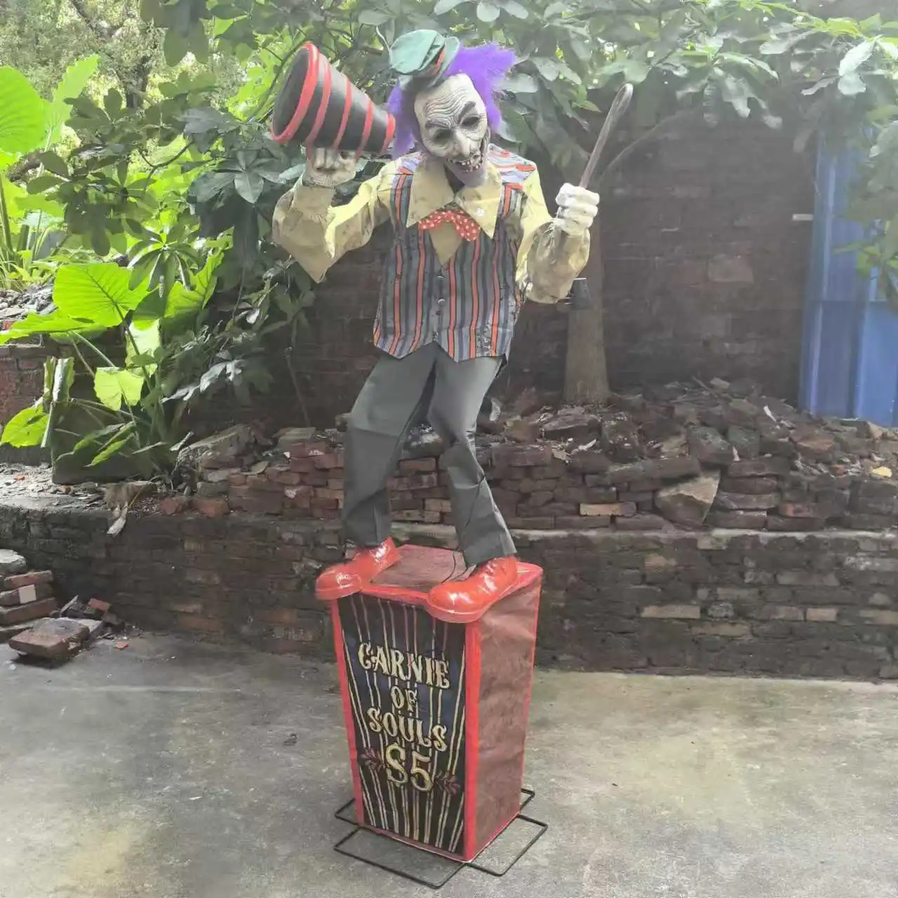 

New Haunted House Scene Arrangement Electric Light Box Clown Props Halloween Horror Props Ghost Ornament Wholesale