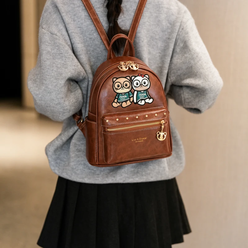 حقيبة ظهر عصرية للسفر والترفيه في الهواء الطلق ذات سعة كبيرة حقيبة ظهر مطرزة لطيفة للنساء حقيبة كتف للنساء 2026 جديد