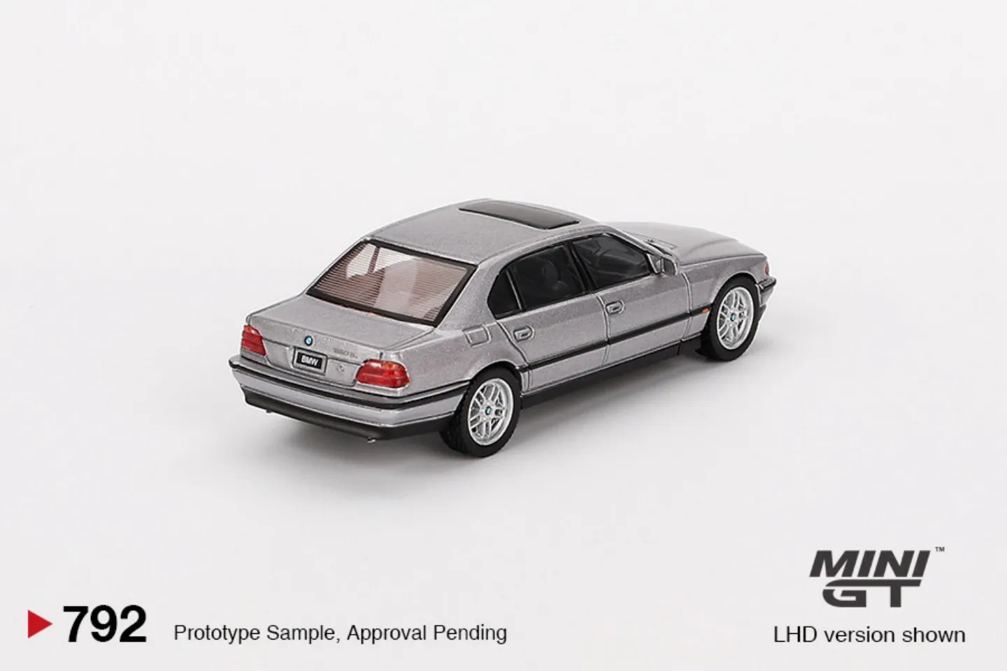 MINIGT 1/64 BMW 750IL Black Sapphire MGT01242-CH Car Alloy Toys Diecast Metal Model Kids Toys Boys image 6