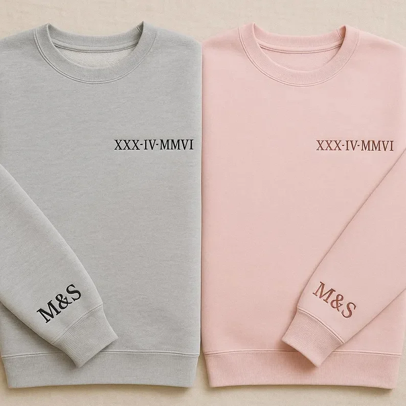 Passender Kapuzenpullover mit römischen Ziffern, individuelle Initialen mit Herzärmeln, Geschenk für den Freund, individuelles Jubiläumsdatum