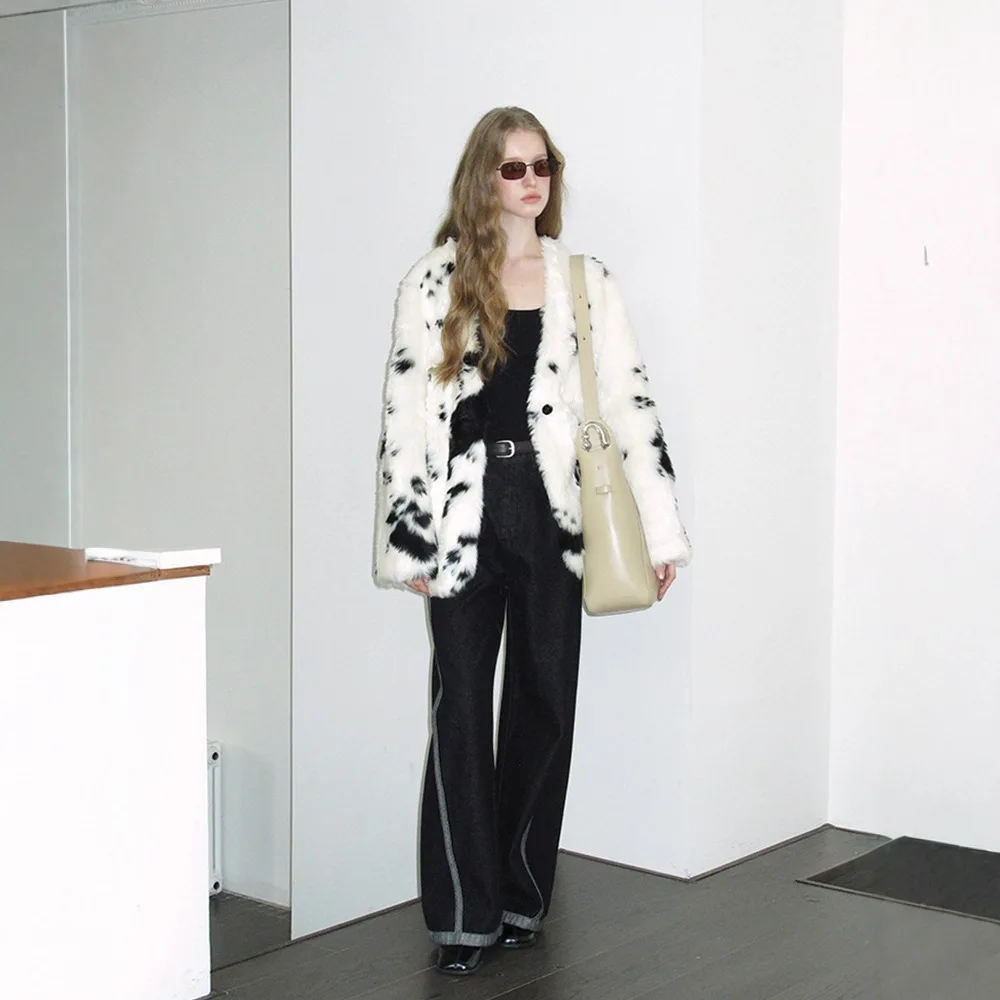 Women's 2025 Winter New Coats Eco-Friendly Fur Feminine Fashion Contrast Color Fur Integration Jackets Long Sleeve Chic Jackets