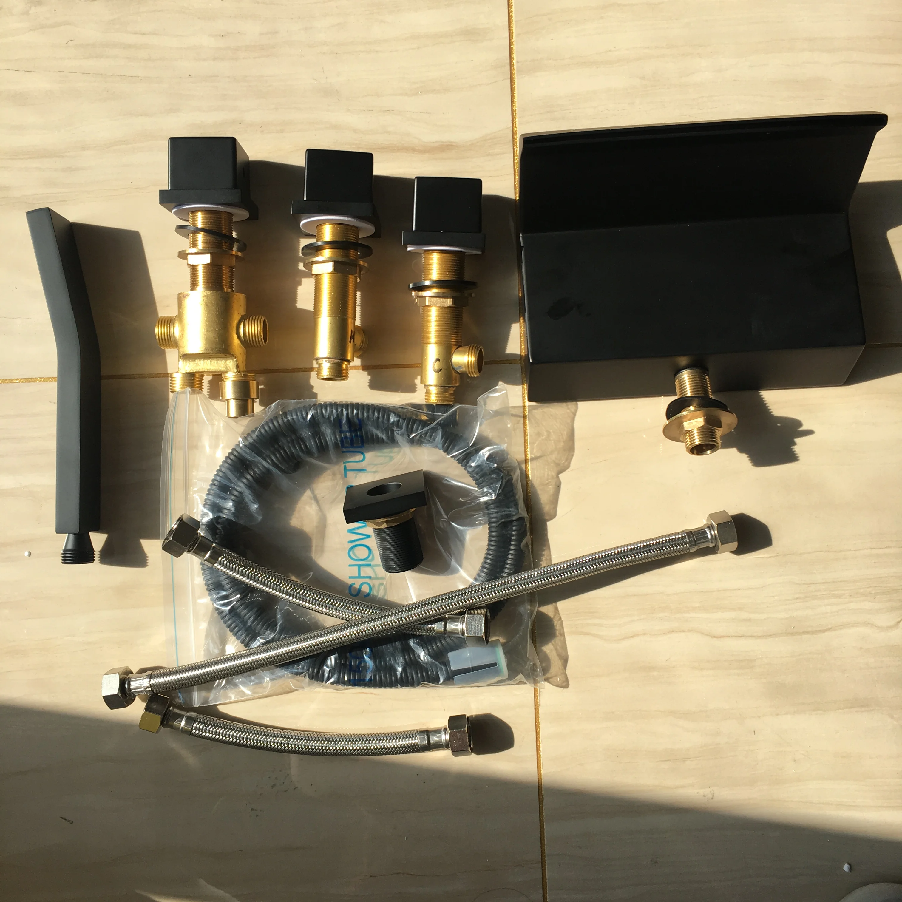 

MTTUZK, высококачественный смеситель для холодной и горячей ванны, матовый золотой смеситель для ванной комнаты, набор из 5 шт.