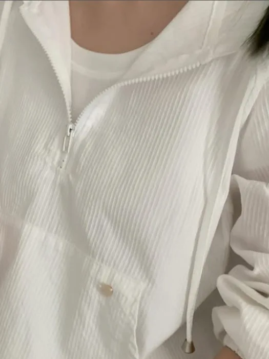 เสื้อคลุมกันแดดผู้หญิงลายทางสไตล์เกาหลี รุ่นใหม่ประจำฤดูร้อนปี 2025 ดีไซน์บางเบาแบบผูกเชือก ทรงหลวมยาว
