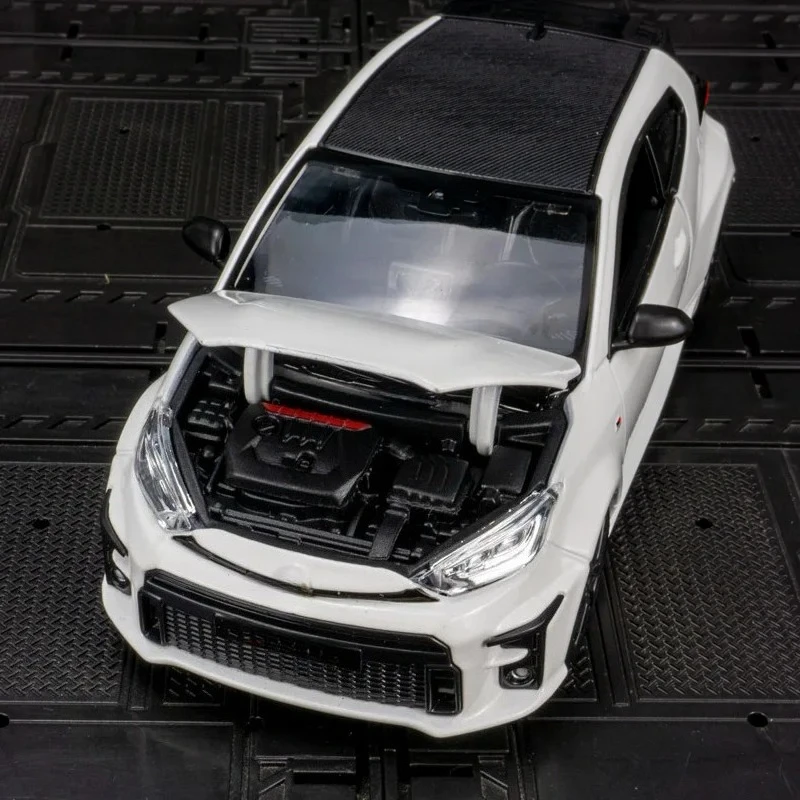 Modelo de Carro em Metal Diecast 1:24 GR Toyota Yaris, Veículo de Alta Simulação em Miniatura, Brinquedo Infantil, Presente
