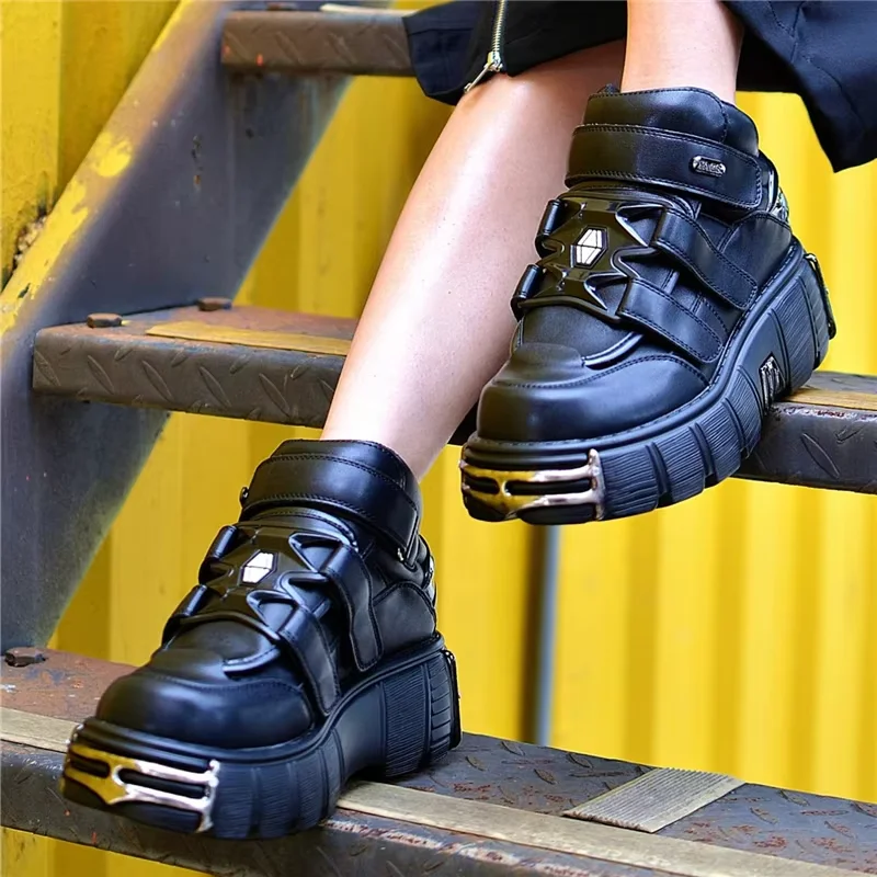 

Metal Decoration Women Sneakers Large Size Chunky Heel Platform Increasing Gothic Casual Trainers Mujer Runway Shoes Punk Black